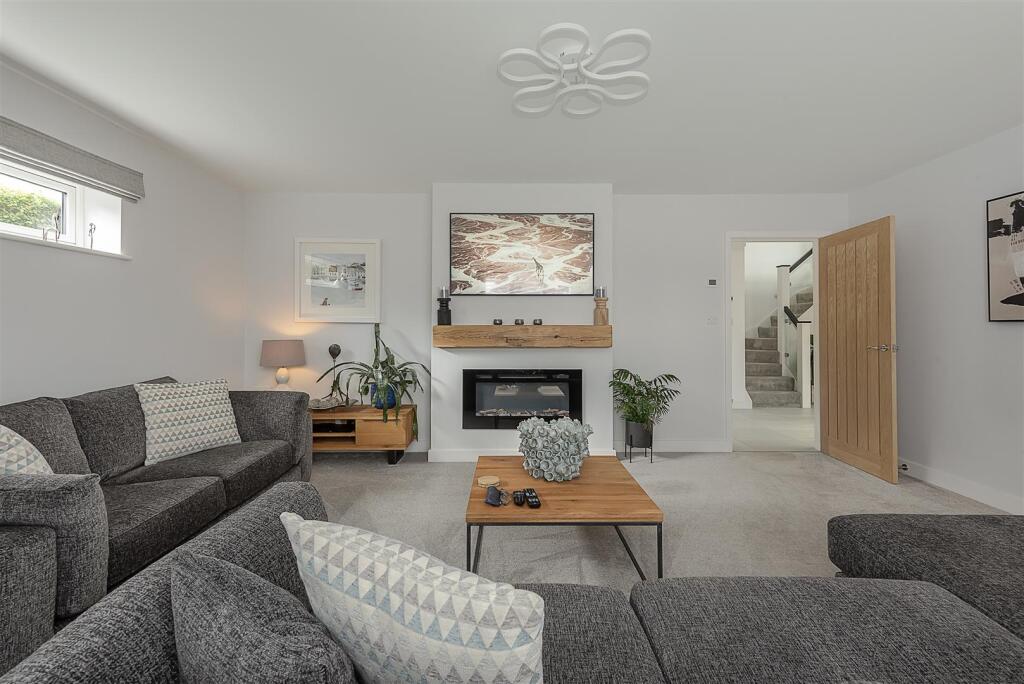 Additional image 14 of Long Buftler, Harpenden