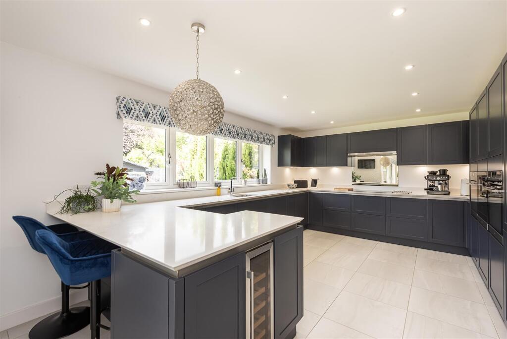 Additional image 13 of Long Buftler, Harpenden