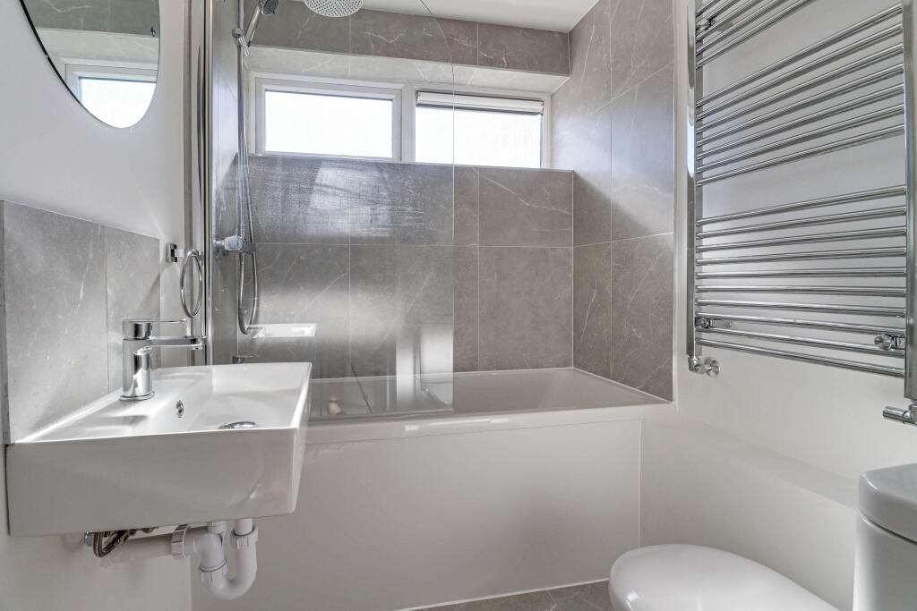 Additional image 6 of Bowling Close, Harpenden, AL5