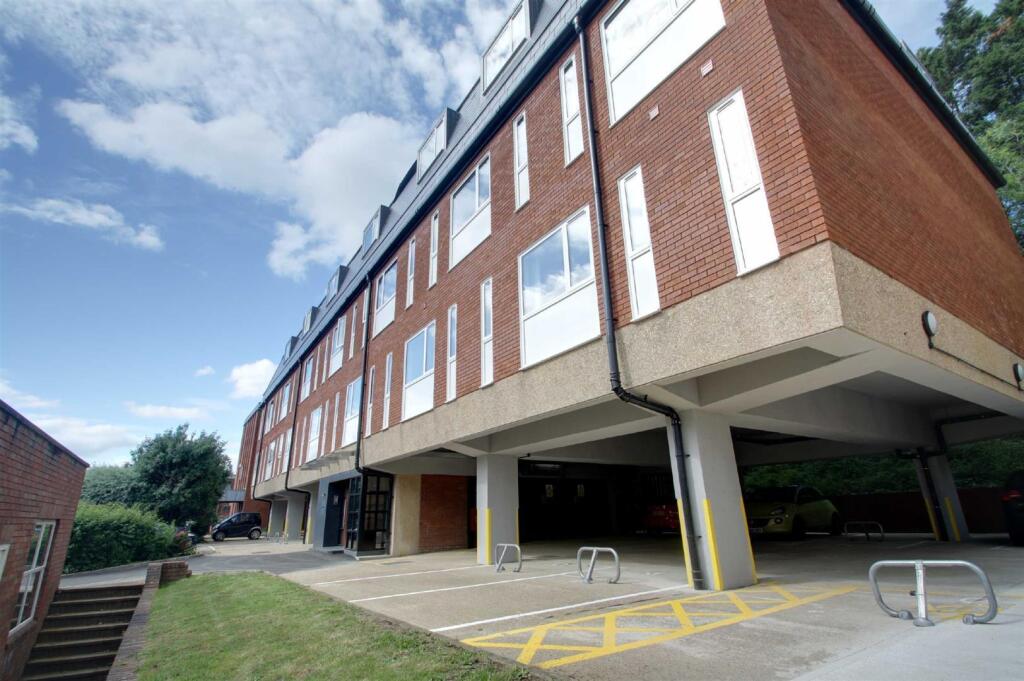 Property image for Arden Grove, Harpenden