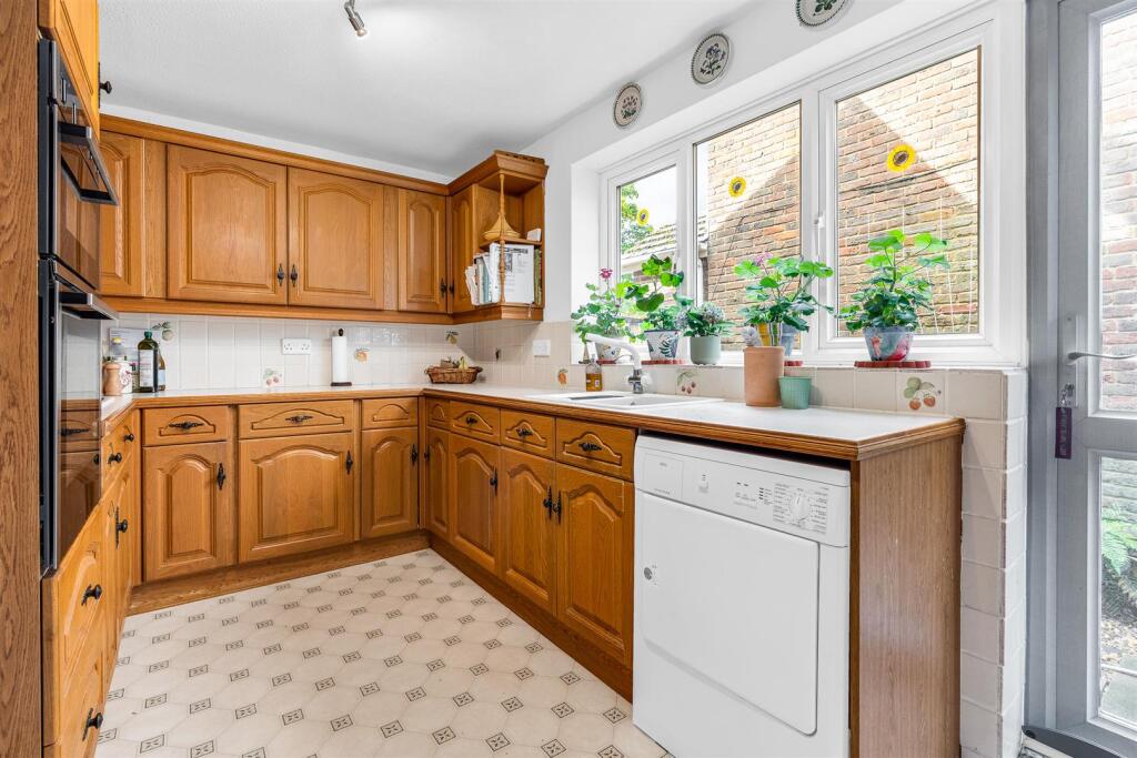Additional image 7 of Godfries Close, Tewin, Welwyn