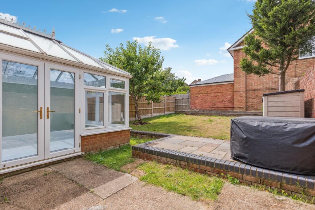 Additional image 29 of Knightsfield, Welwyn Garden City, Hertfordshire, AL8 7JE