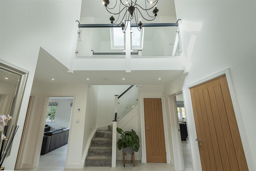 Additional image 6 of Long Buftler, Harpenden