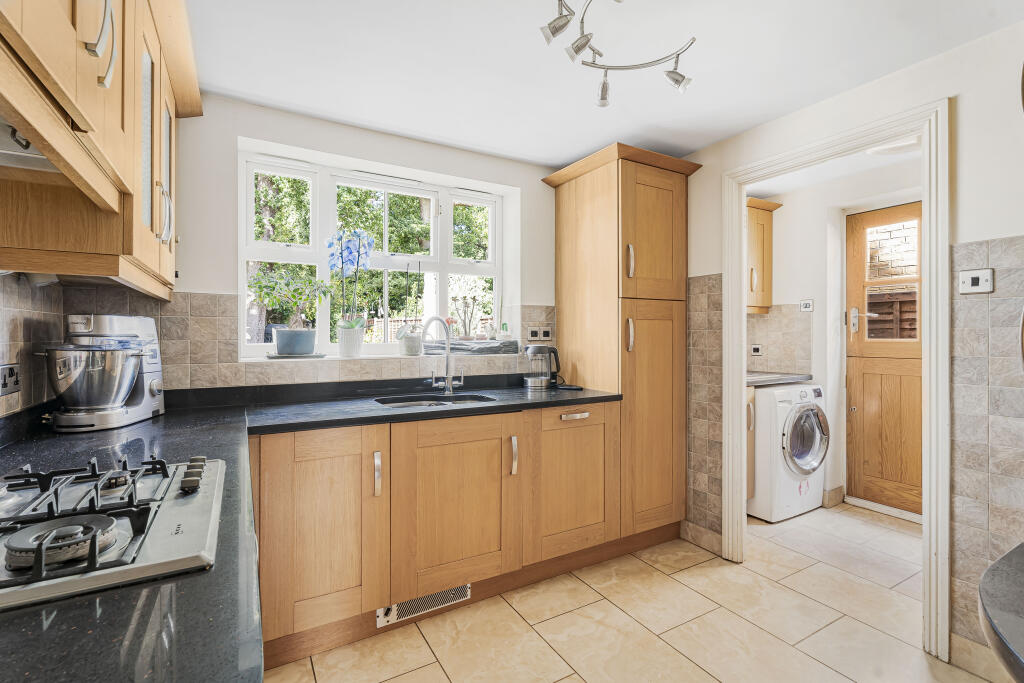 Additional image 2 of St Barts Close, St Albans, AL4