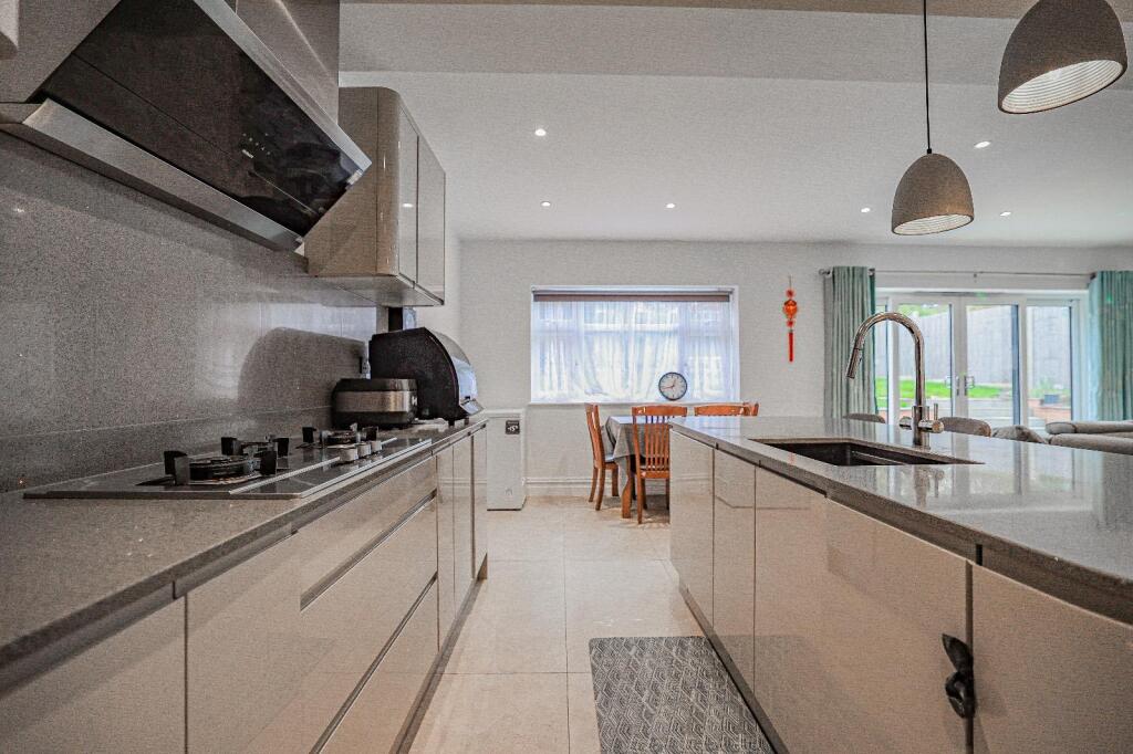 Additional image 8 of Grove Road, Harpenden, AL5