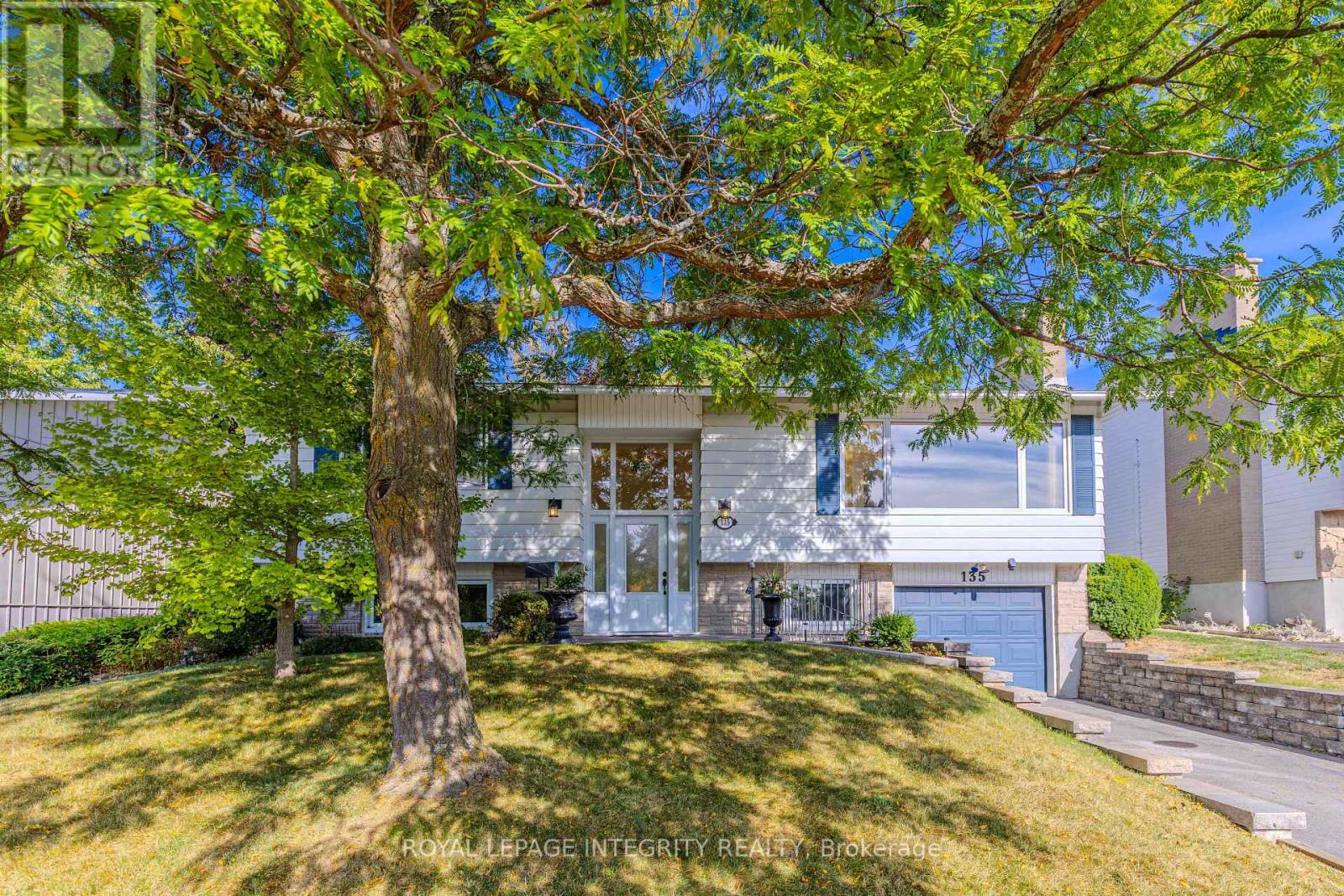 135 DESMOND AVENUE|Ottawa, Ontario K2L1E8