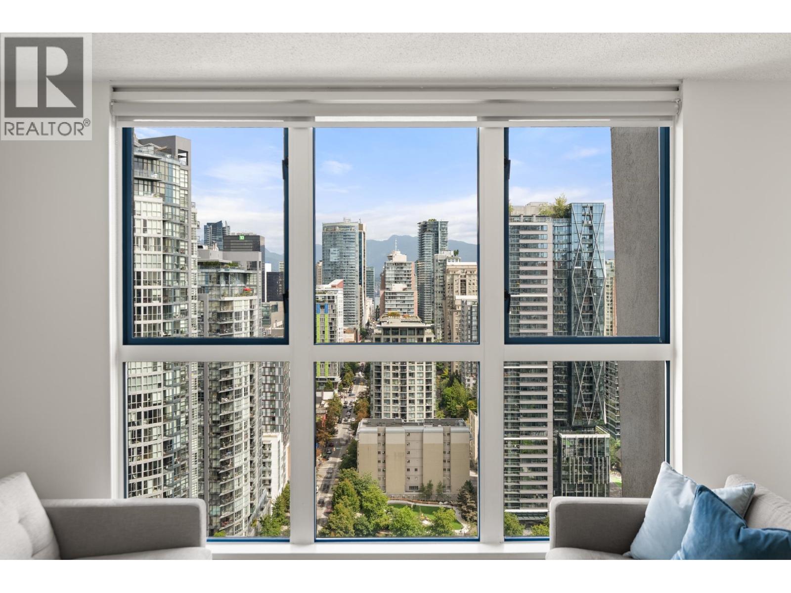 2004 1238 SEYMOUR STREET|Vancouver, British Columbia V6B6J3