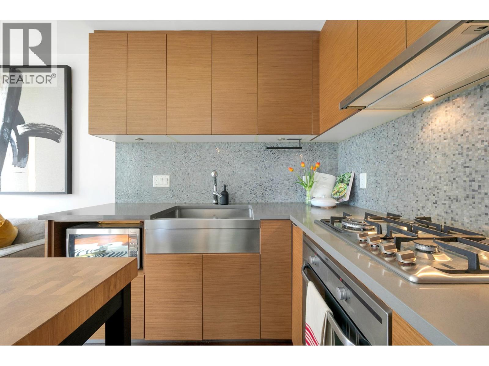 1502 565 SMITHE STREET|Vancouver, British Columbia V6B0E4