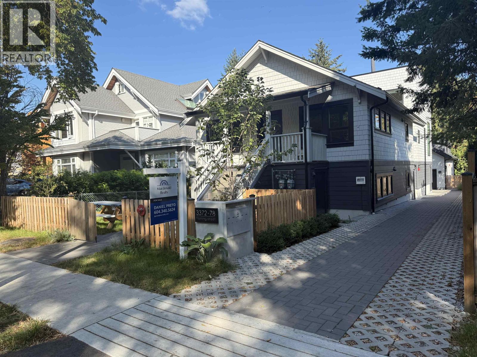3372 FLEMING STREET|Vancouver, British Columbia V5N3V5