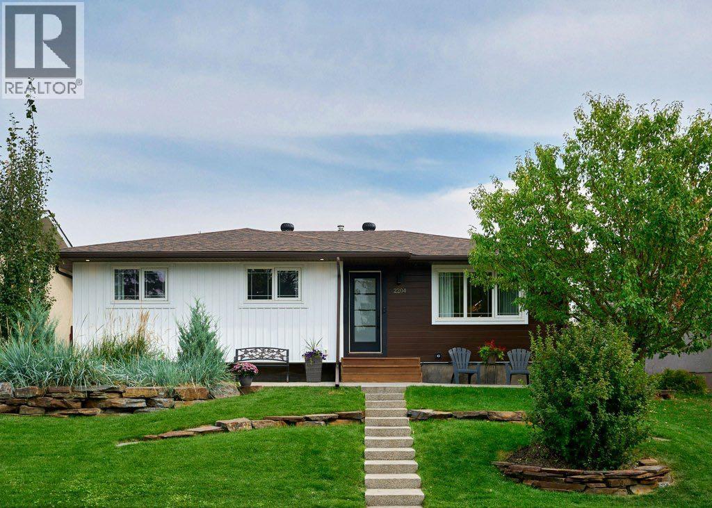 2204 Vista Crescent NE|Calgary, Alberta T2E6J1