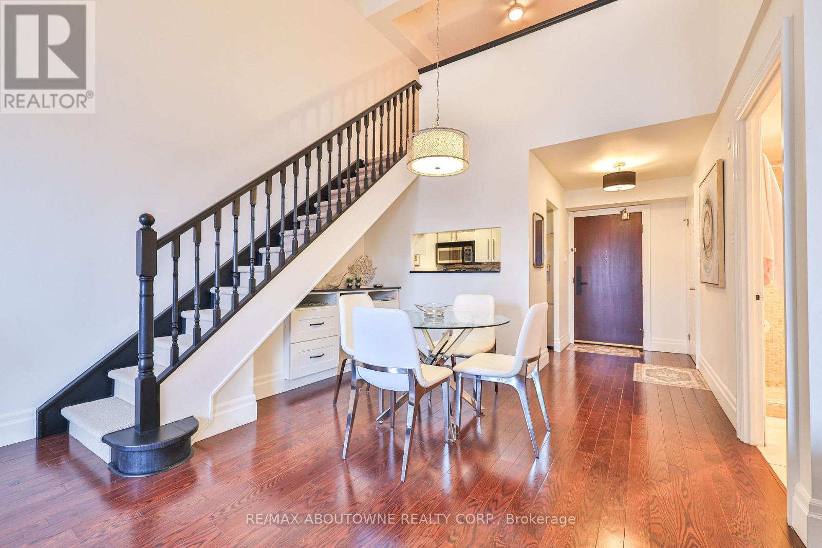 Property image for 404 - 185 ROBINSON STREET|Oakville (OO Old Oakville), Ontario L6J7P6