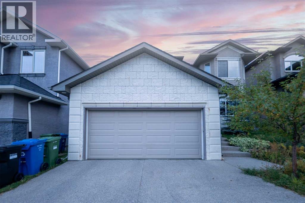 52 Elmont Green SW|Calgary, Alberta T3H5Y4