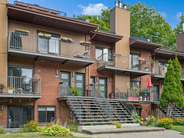 1207 Rue des Tourterelles|Longueuil (Le Vieux-Longueuil), Quebec J4G2J2