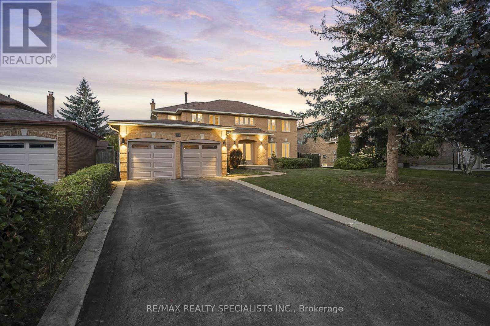 24 WHITMORE COURT|Brampton (Heart Lake West), Ontario L6Z2A5