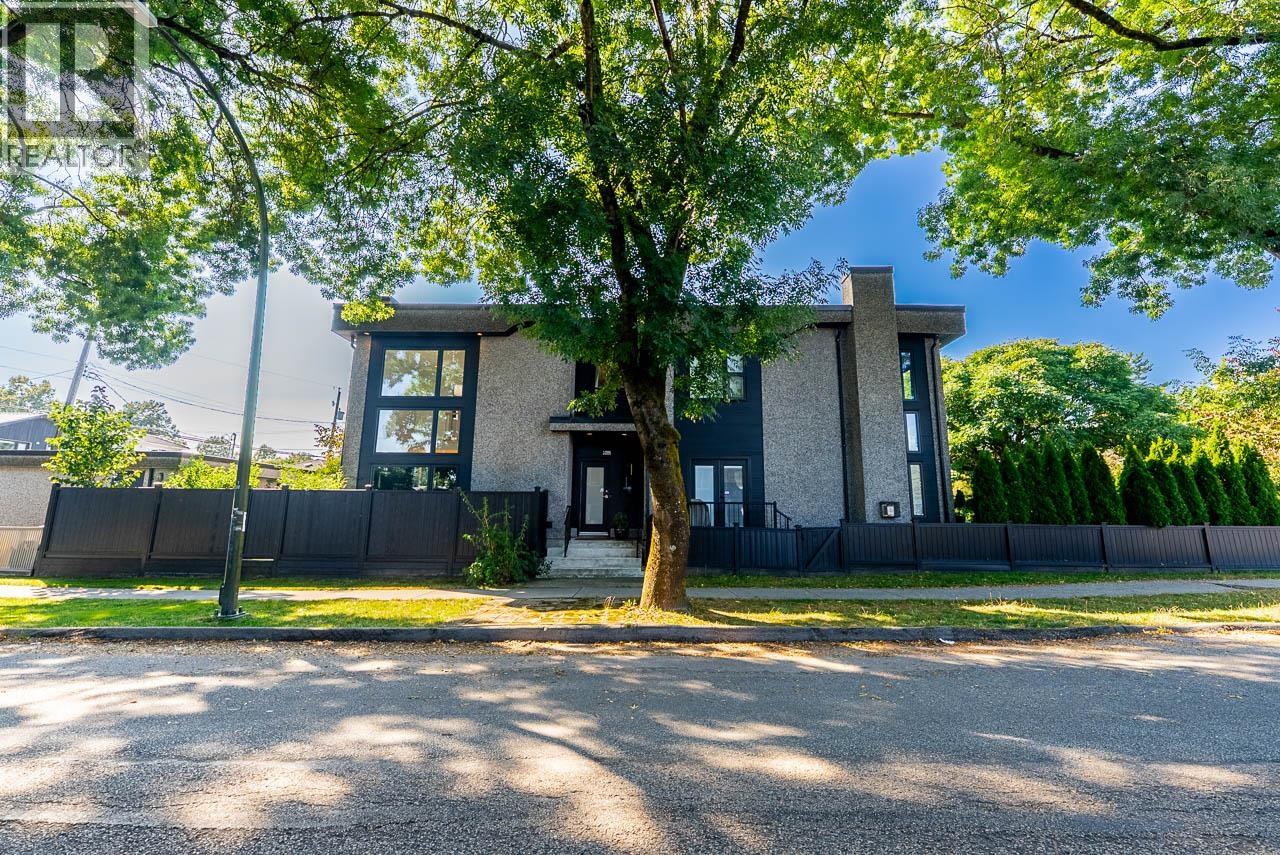 3205 CAROLINA STREET|Vancouver, British Columbia V5V4A9