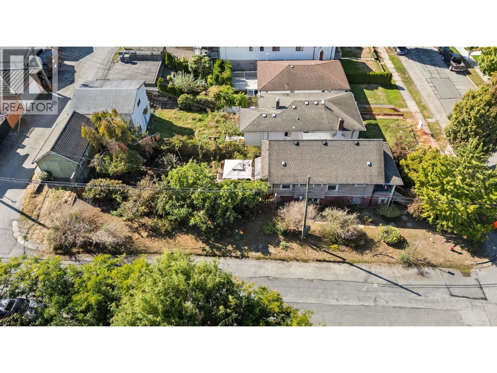 2996 VENABLES STREET|Vancouver, British Columbia V5K2R9