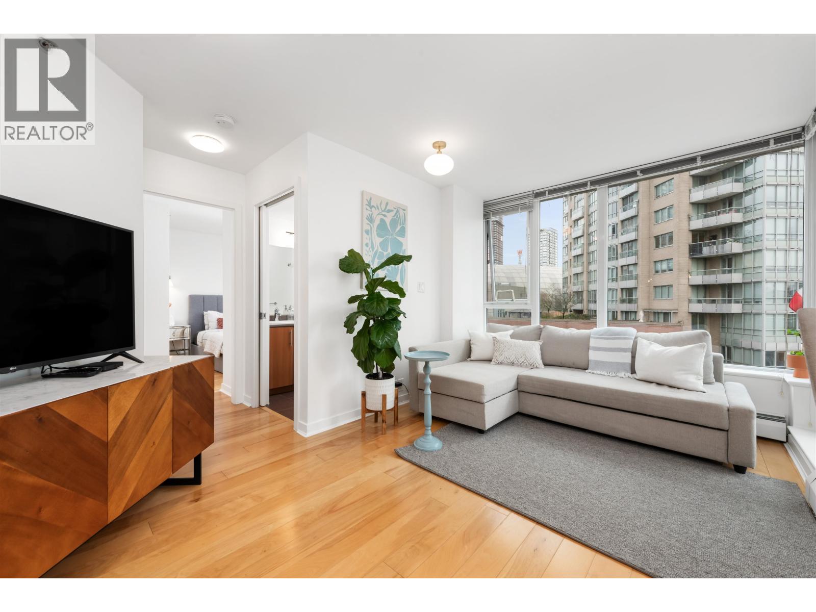 707 58 KEEFER PLACE|Vancouver, British Columbia V6B0B8