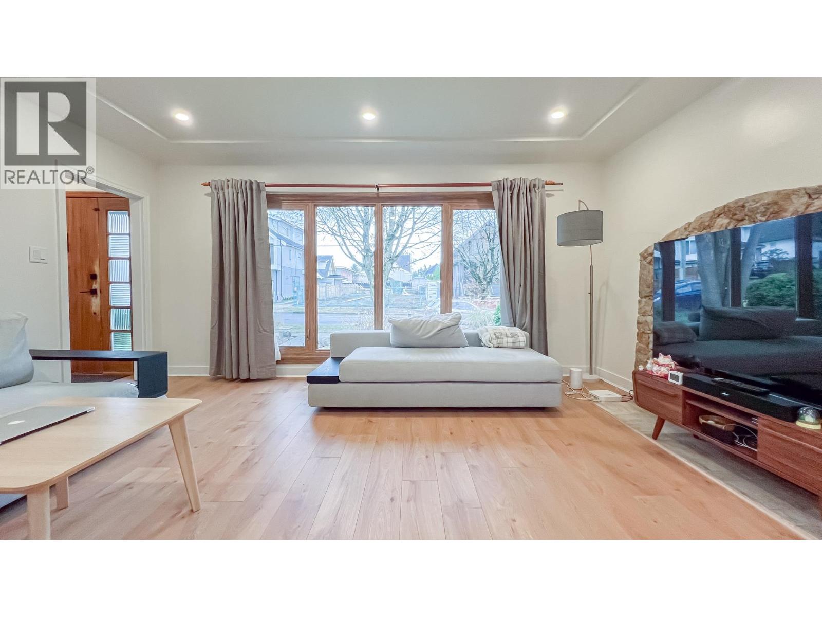 1165 E 26TH AVENUE|Vancouver, British Columbia V5V2J8