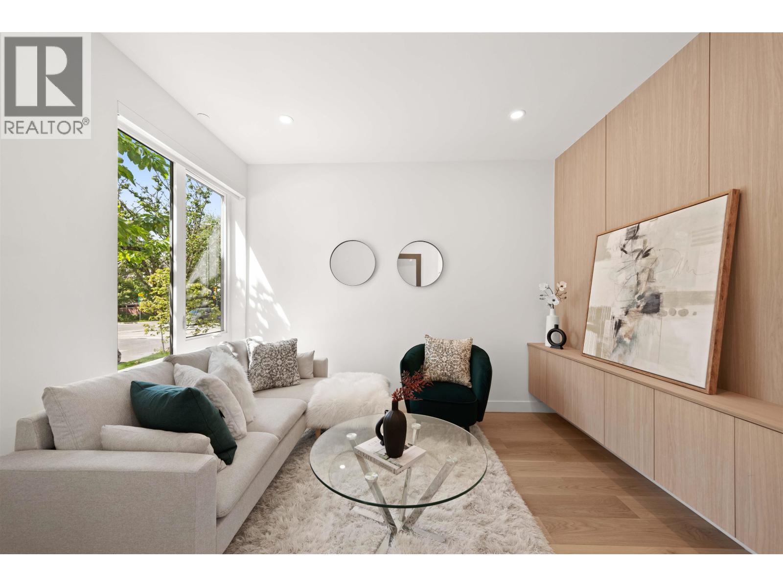 2412 VICTORIA DRIVE|Vancouver, British Columbia V5N1T8