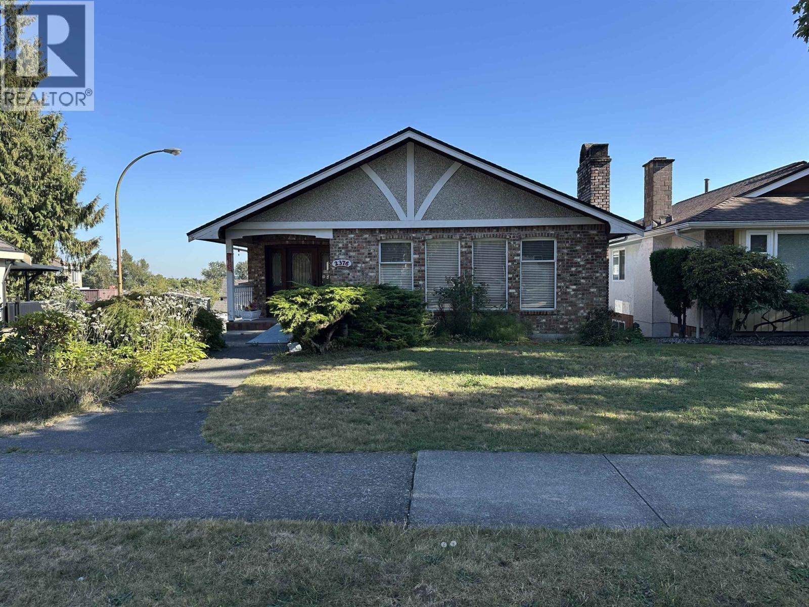 2376 FRASERVIEW DRIVE|Vancouver, British Columbia V5P2N4