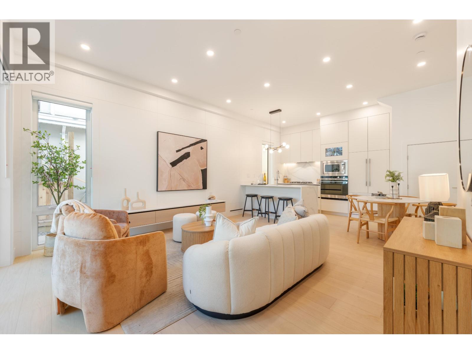 1 6933 PRINCE EDWARD STREET|Vancouver, British Columbia V5X3P2