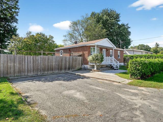 944 10e Avenue|Laval (Fabreville), Quebec H7R4M5