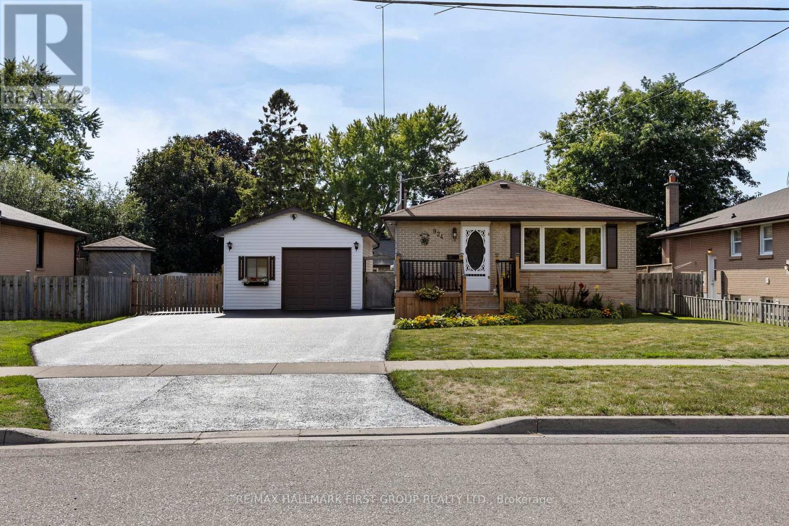 Property image for 924 MCCULLOUGH DRIVE|Whitby (Downtown Whitby), Ontario L1N1C6
