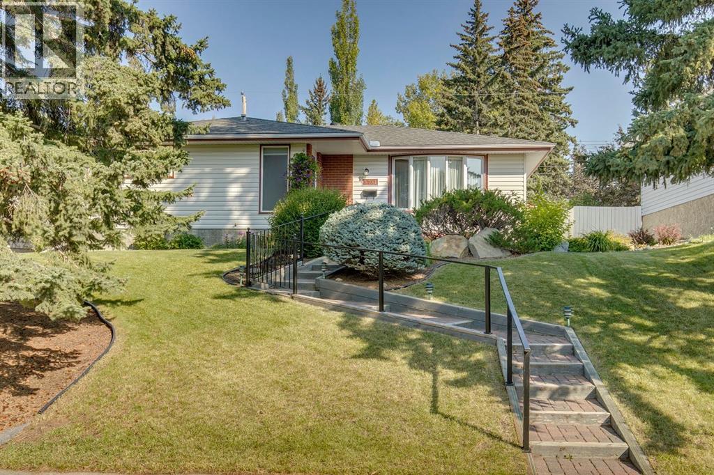 5751 Dalmead Crescent NW|Calgary, Alberta T3A1E8