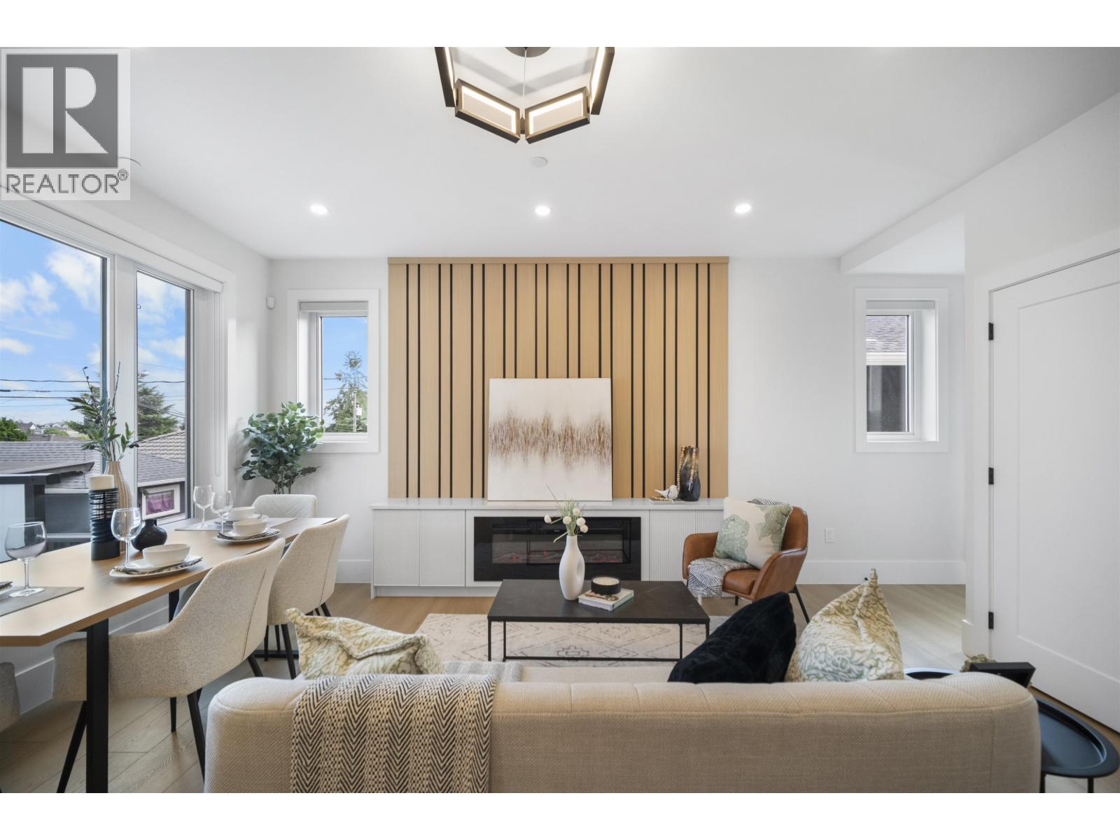 2 5380 CULLODEN STREET|Vancouver, British Columbia V5W3R6