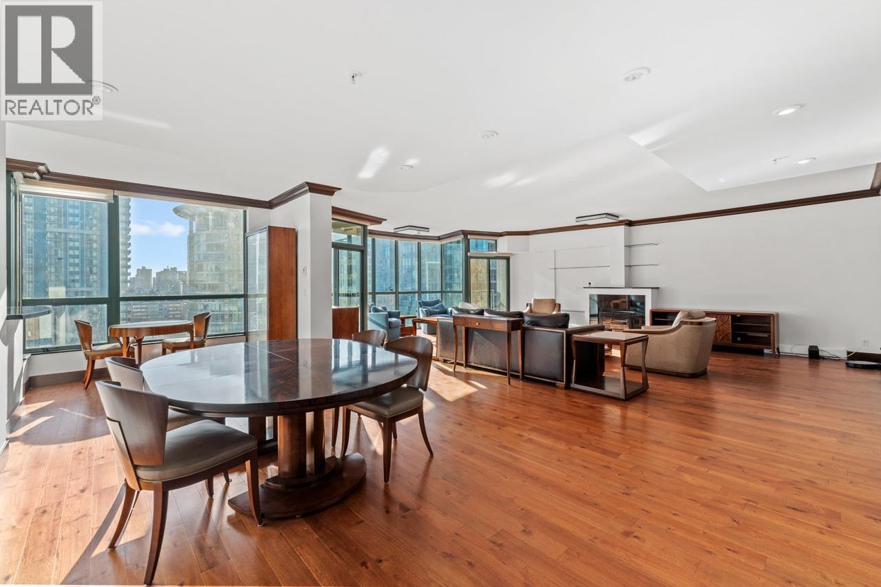 2001 1239 W GEORGIA STREET|Vancouver, British Columbia V6E4R8