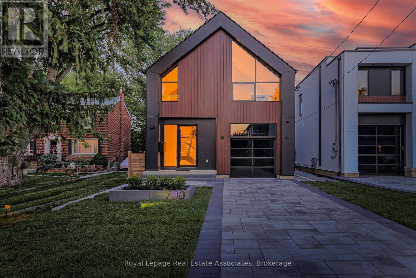 700 MONTBECK CRESCENT|Mississauga (Lakeview), Ontario L5G1P3