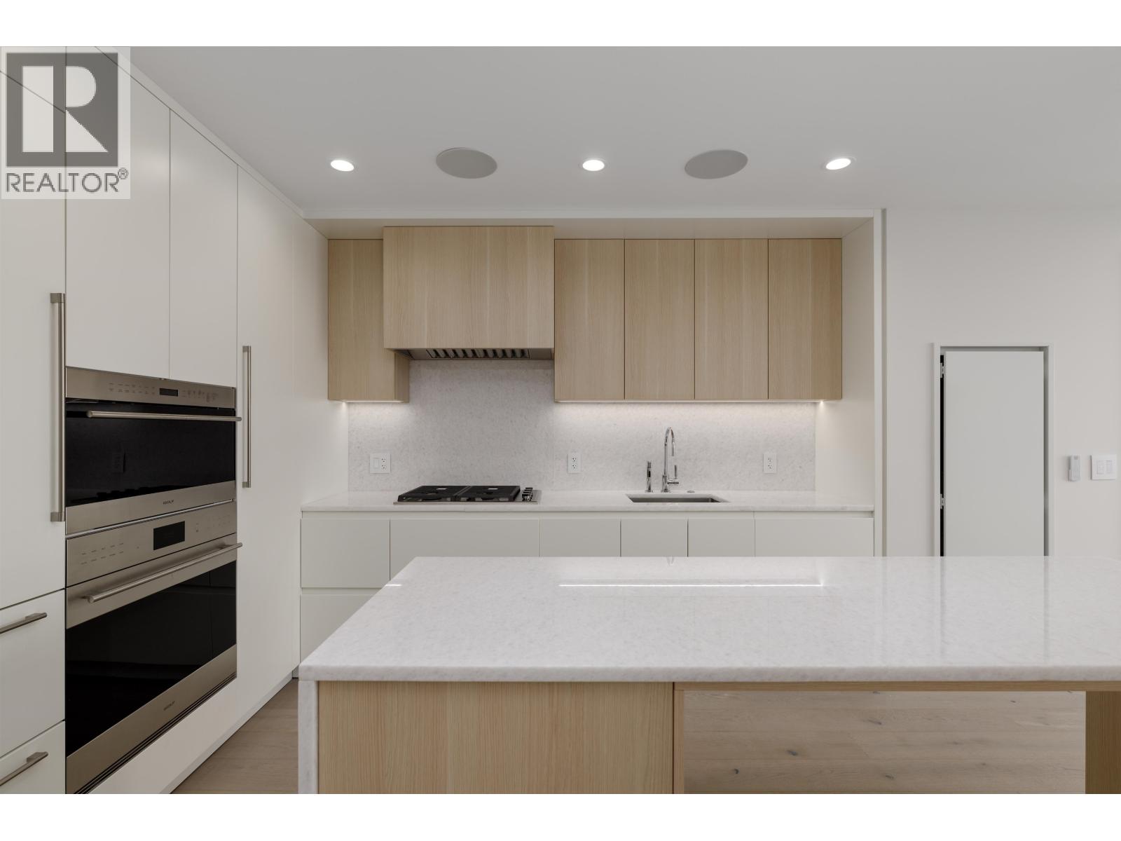 2401 7433 CAMBIE STREET|Vancouver, British Columbia V6P0J8