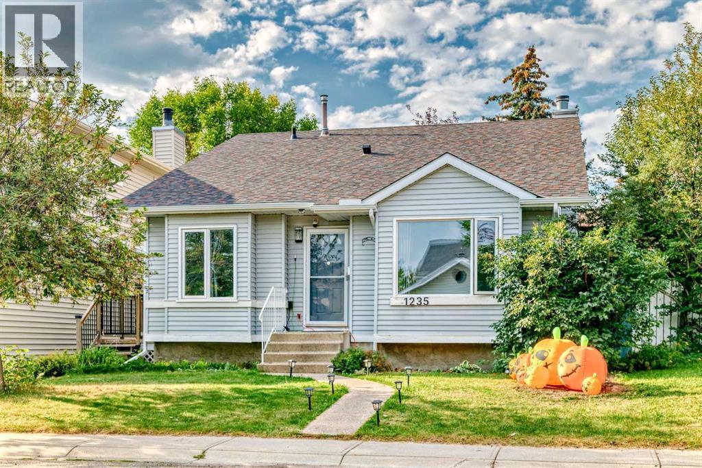 1235 Sandpiper Road NW|Calgary, Alberta T3K3E1