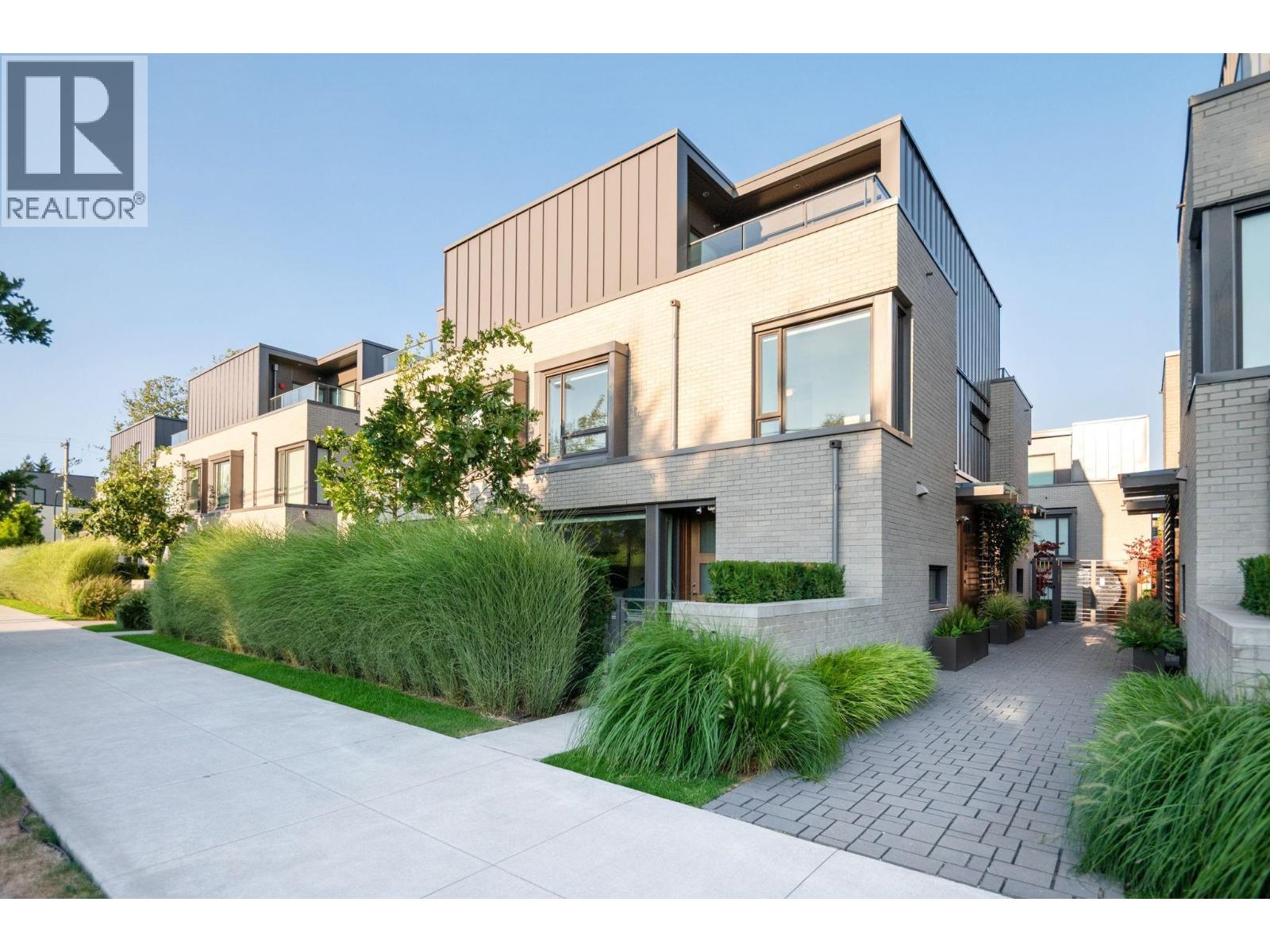 6840 OAK STREET|Vancouver, British Columbia V6P0K7