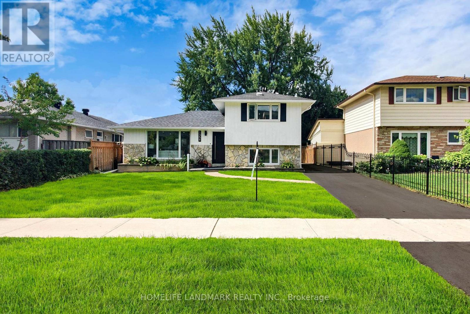 Property image for 1354 KELLY ROAD|Mississauga (Clarkson), Ontario L5J3V2