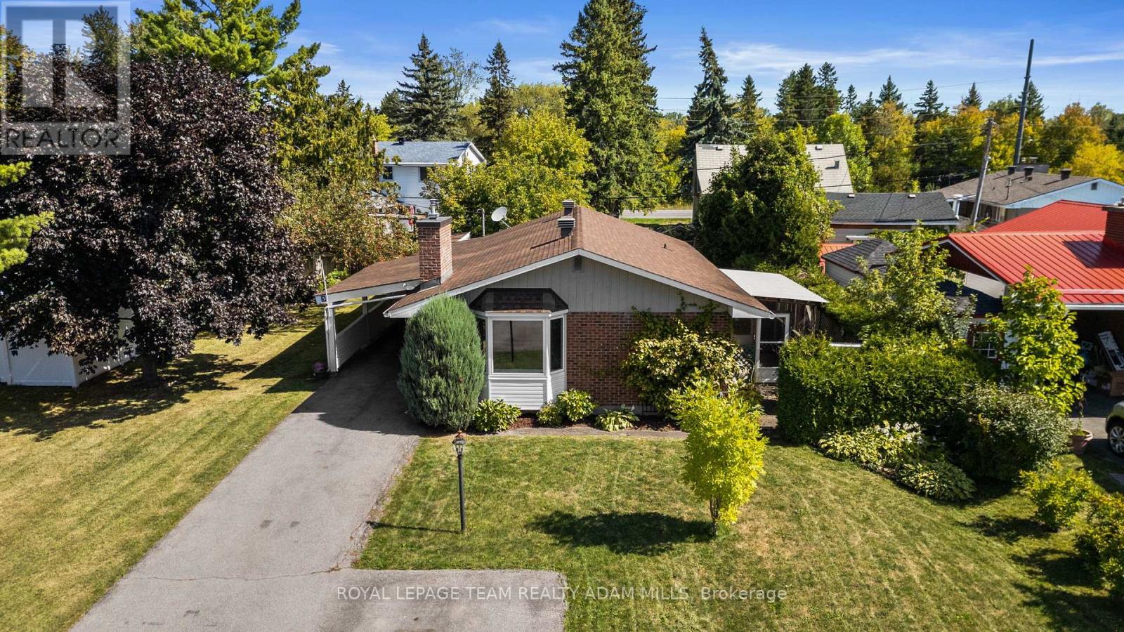 3 DOMUS CRESCENT|Ottawa, Ontario K2H6A3