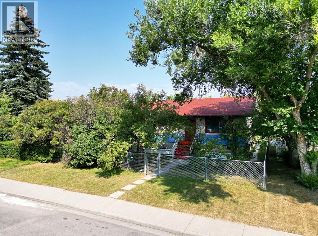 8724 34 Avenue NW|Calgary, Alberta T3B1R7