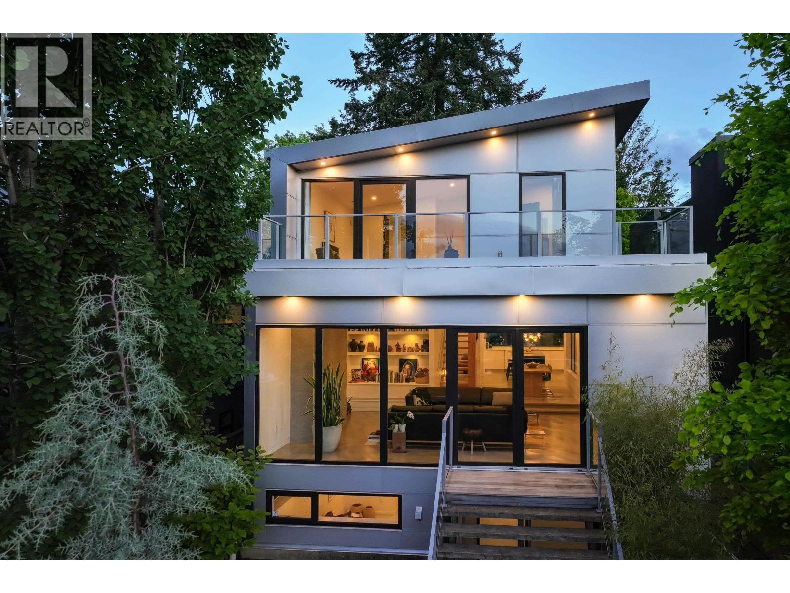 521 E 30TH AVENUE|Vancouver, British Columbia V5V2V7