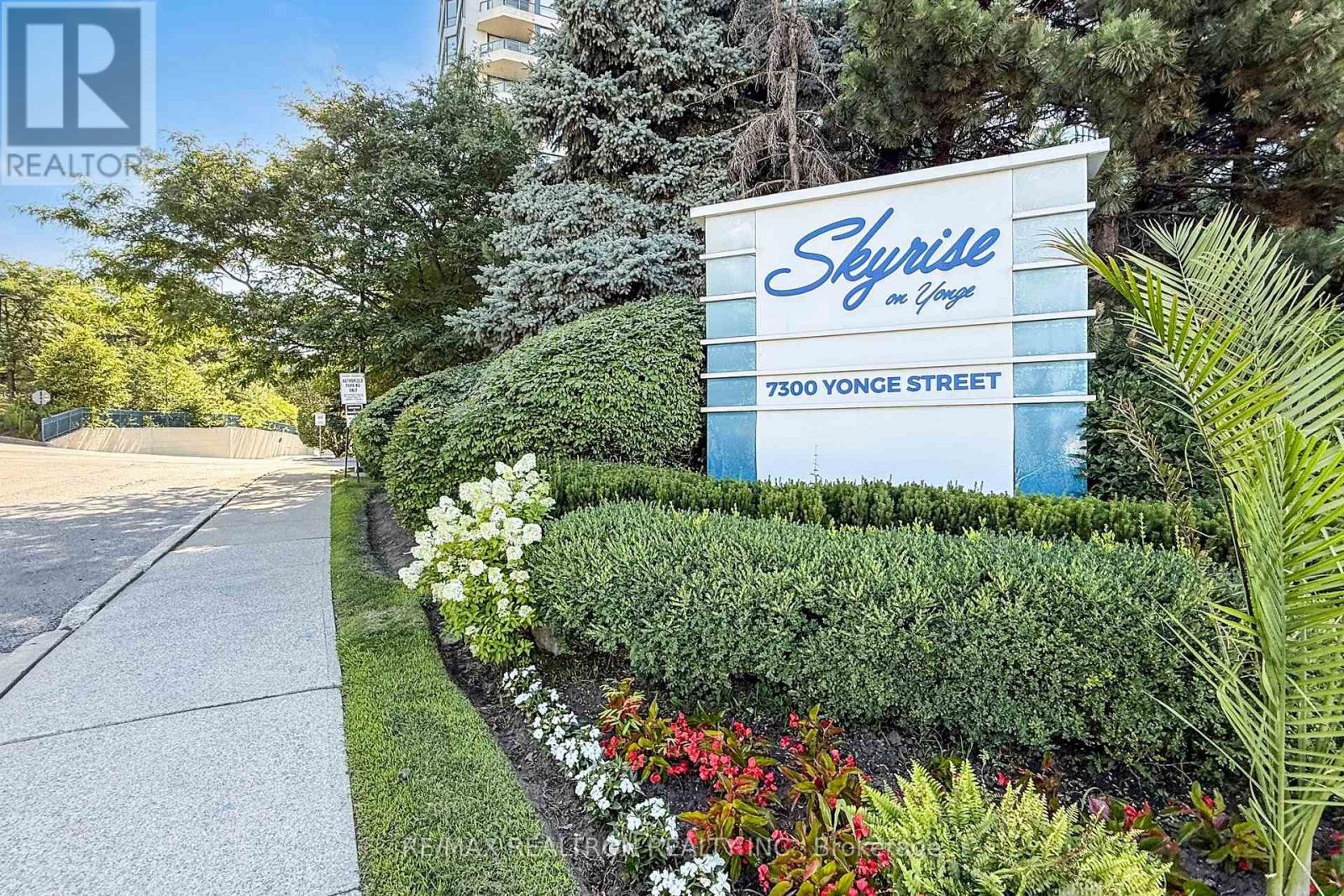 311 - 7300 YONGE STREET|Vaughan (Crestwood-Springfarm-Yorkhill), Ontario L4J7Y5