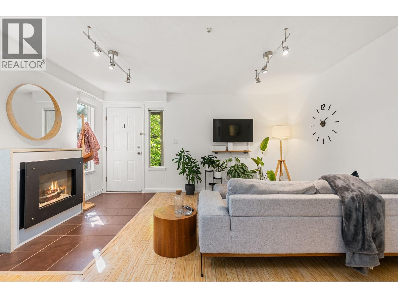 103 755 W 15TH AVENUE|Vancouver, British Columbia V5Z1R6