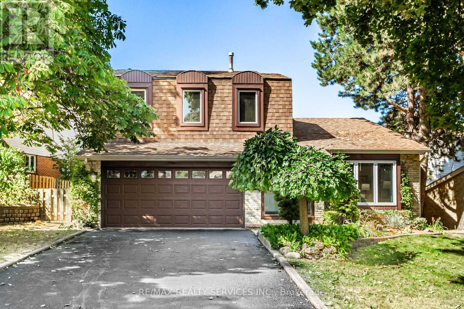Property image for 16 MARCHMOUNT CRESCENT|Brampton (Central Park), Ontario L6S2S9