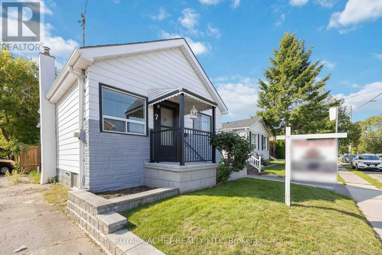 Property image for 7 ALBRIGHT AVENUE|Toronto (Alderwood), Ontario M8W1W9