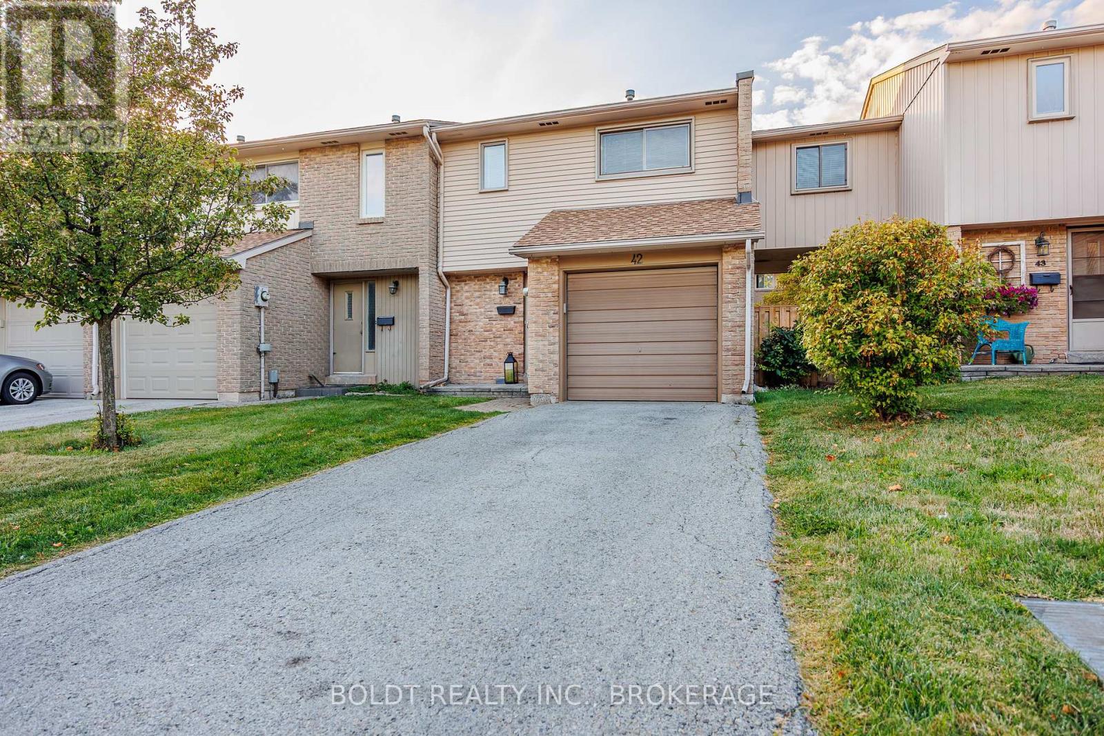 Property image for 42 - 1532 LANCASTER DRIVE|Oakville (FA Falgarwood), Ontario L6H2Z3