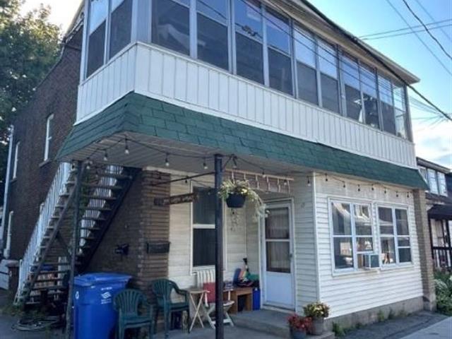 19-19A Rue St-Pierre|Sainte-Anne-de-Bellevue, Quebec H9X1Y5