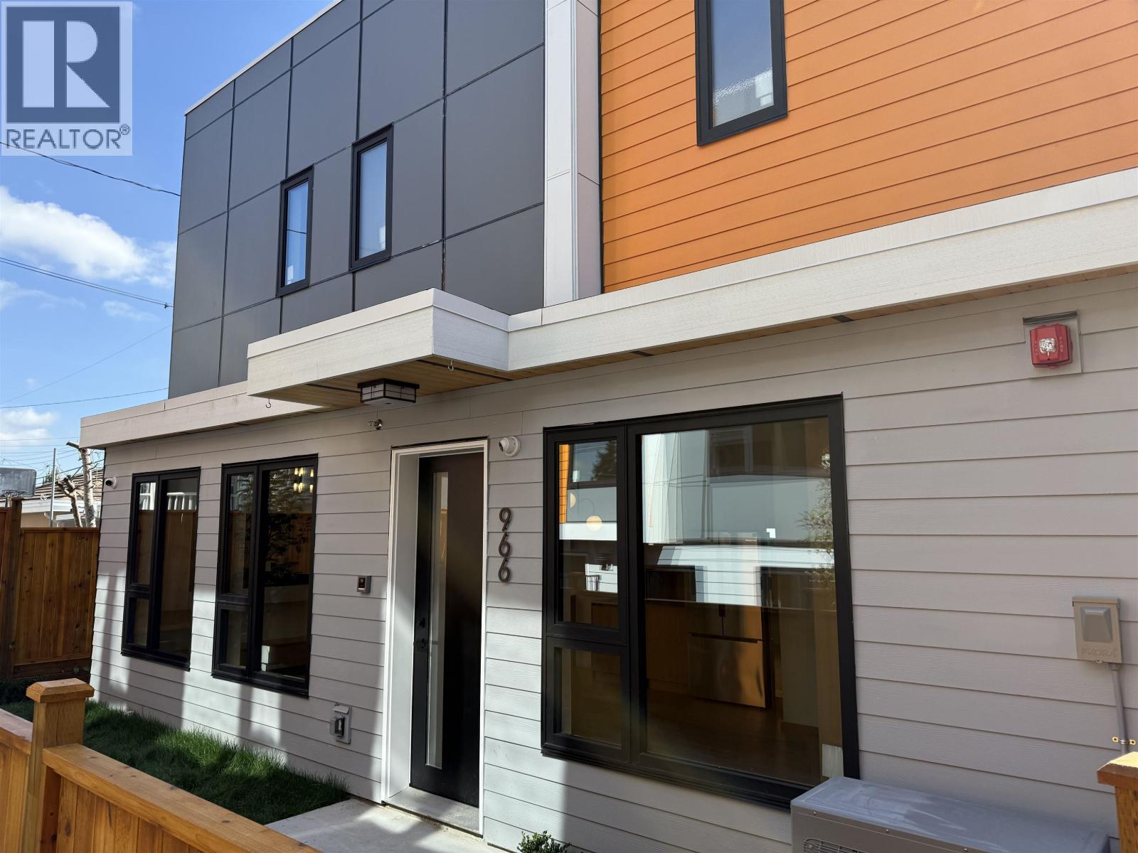 966 E 55TH AVENUE|Vancouver, British Columbia V5X1N9