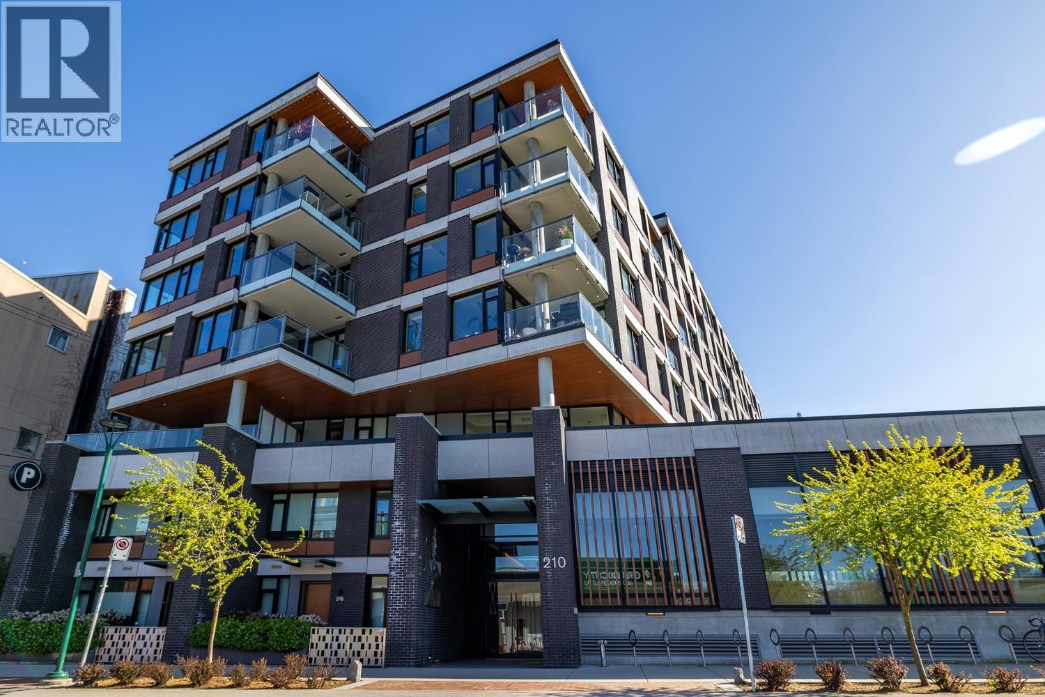 706 210 E 5TH AVENUE|Vancouver, British Columbia V5T0K1