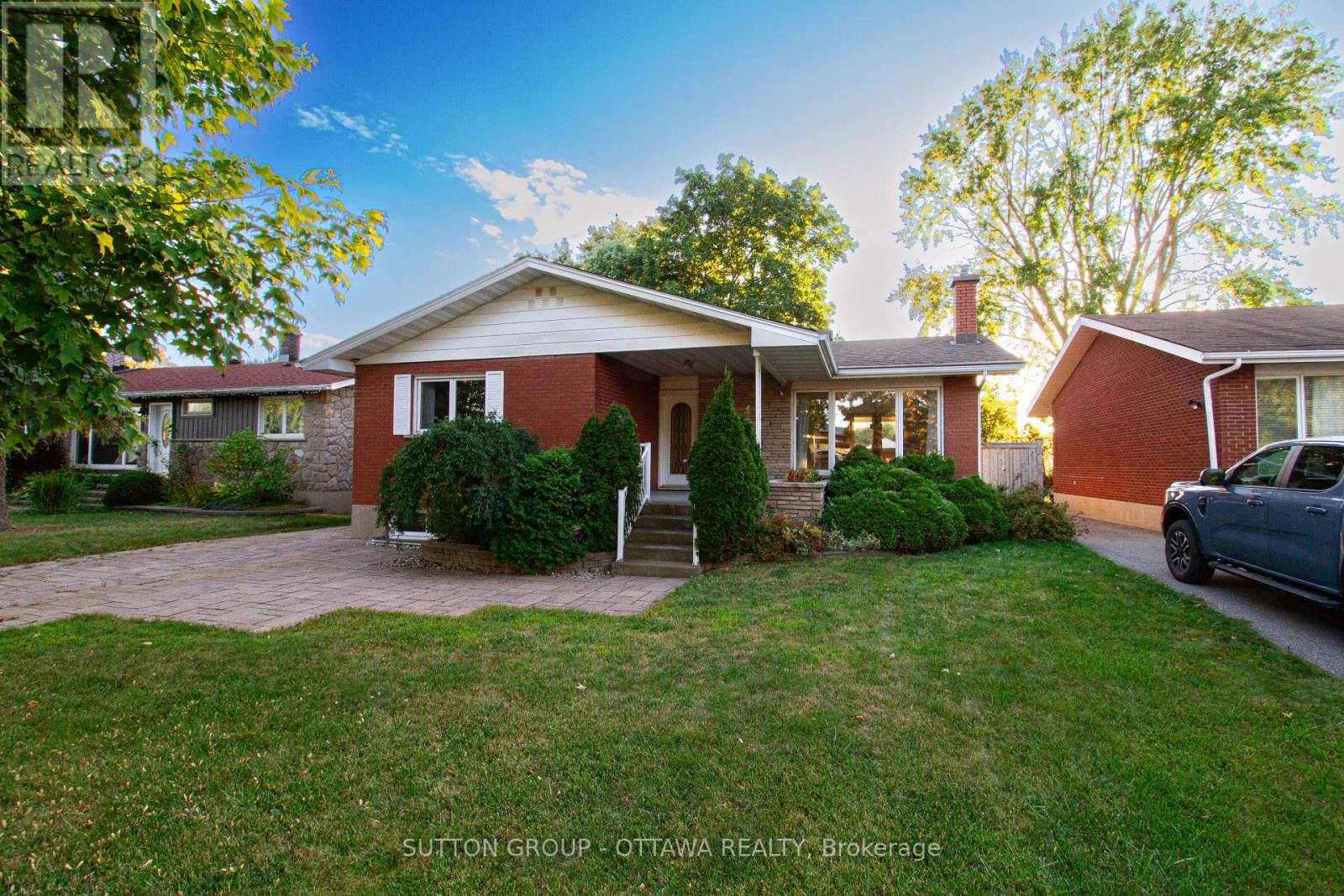 866 CLAUDE STREET|Ottawa, Ontario K1K2S6