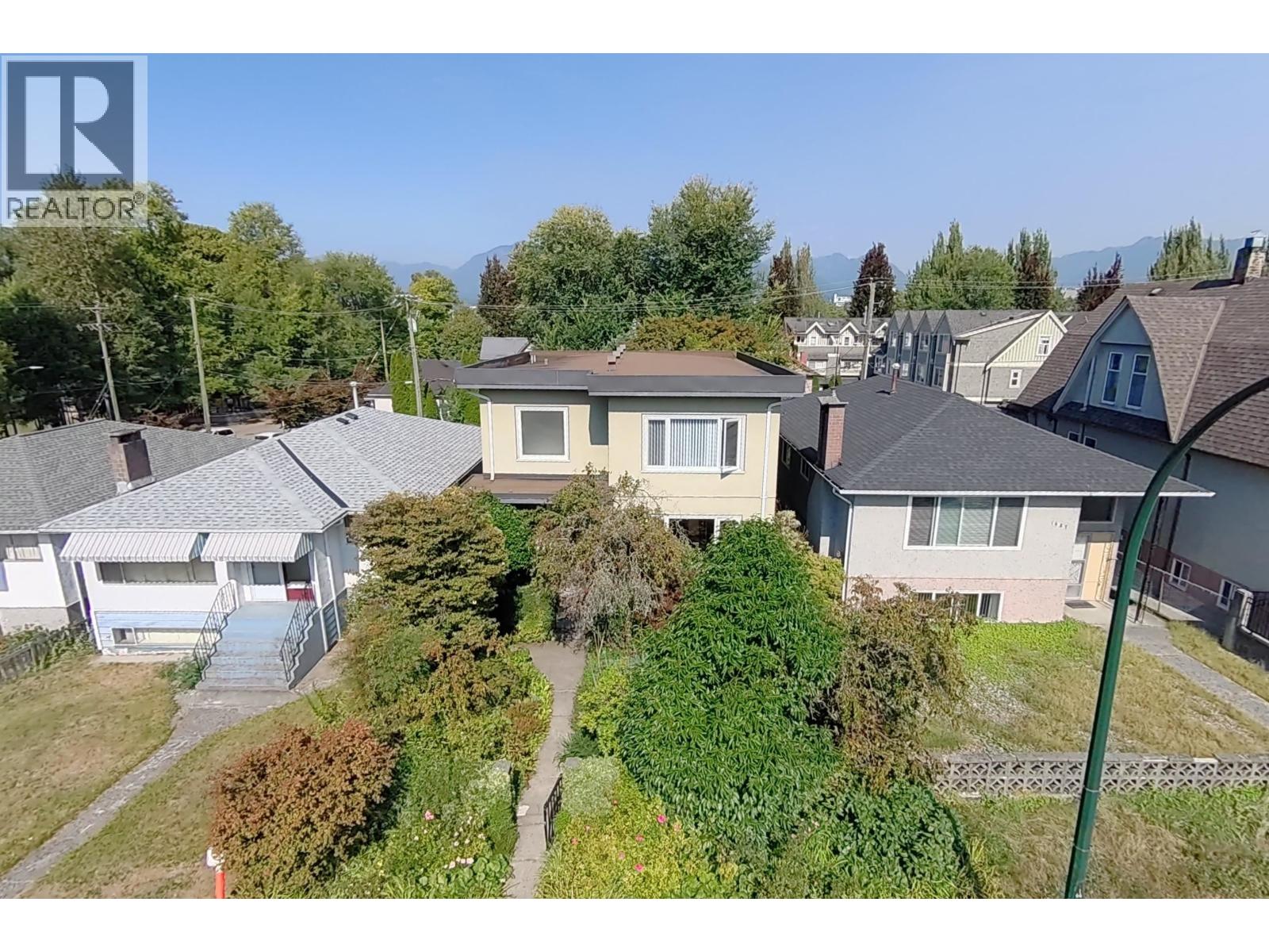 1621 ADANAC STREET|Vancouver, British Columbia V5L2C7