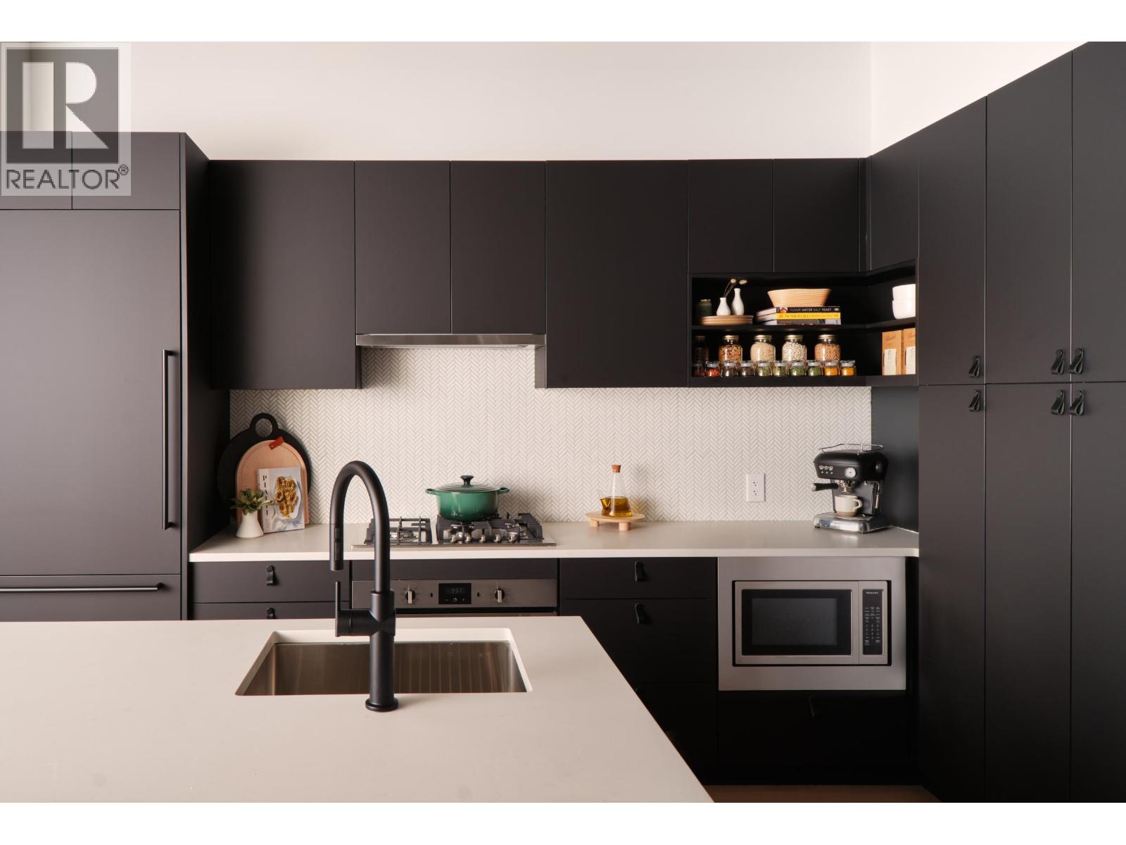 311 1680 E 12TH AVENUE|Vancouver, British Columbia V5N2A3