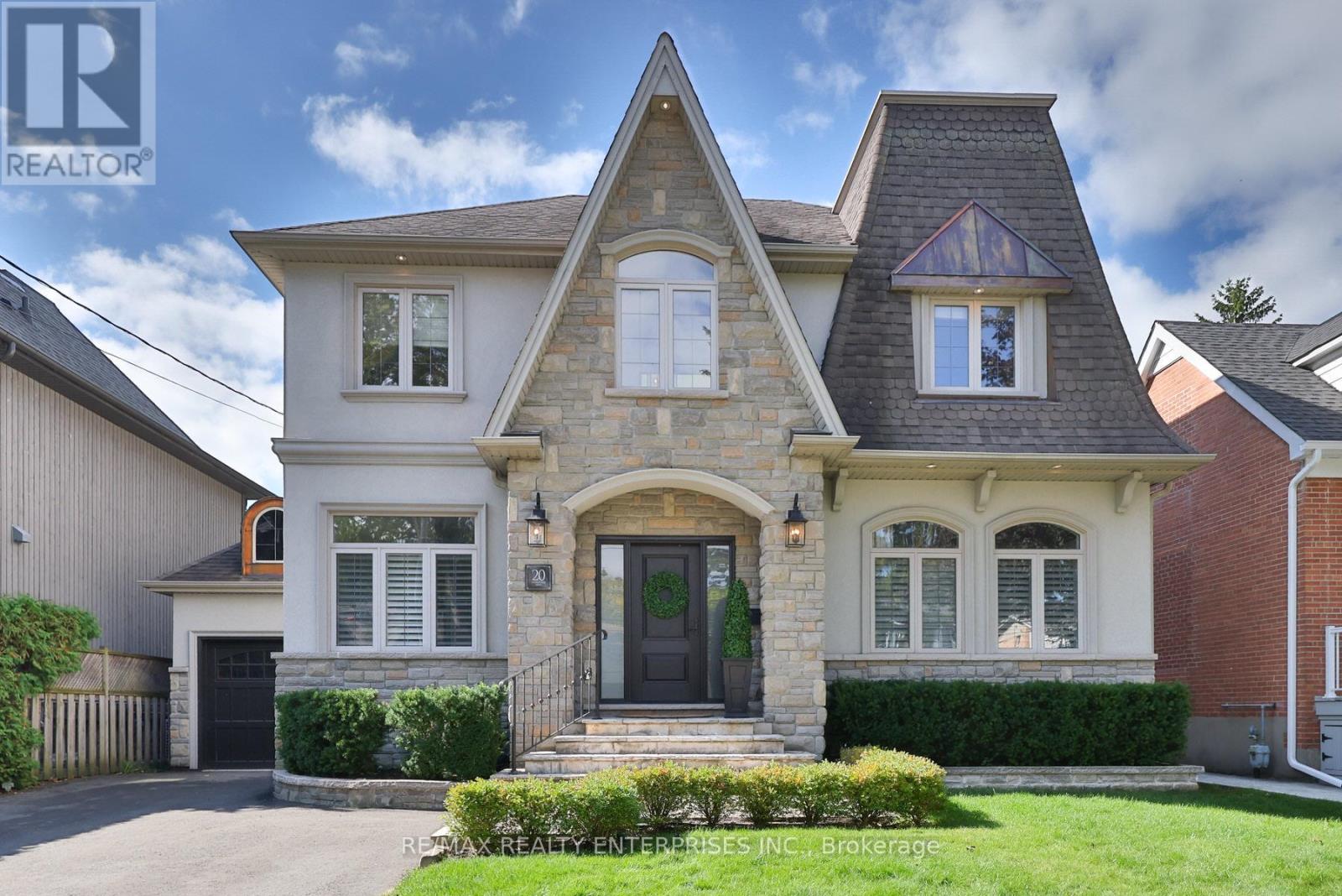 Property image for 20 CUMBERLAND DRIVE|Mississauga (Port Credit), Ontario L5G3M6